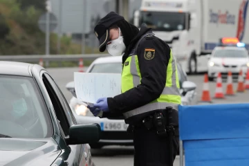 பிரான்ஸில் பயணப்பெட்டியை  சோதனையிட்ட பொலிஸாருக்கு அதிர்ச்சி!