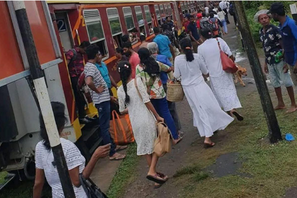 தடம் புரண்டது யாழ்தேவி | Yarldevi Train Accident