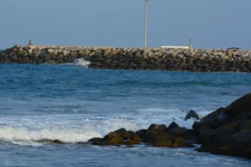 கடற்கரையில் அங்கீகரிக்கப்படாத கட்டுமானங்களுக்கு அபராதம்