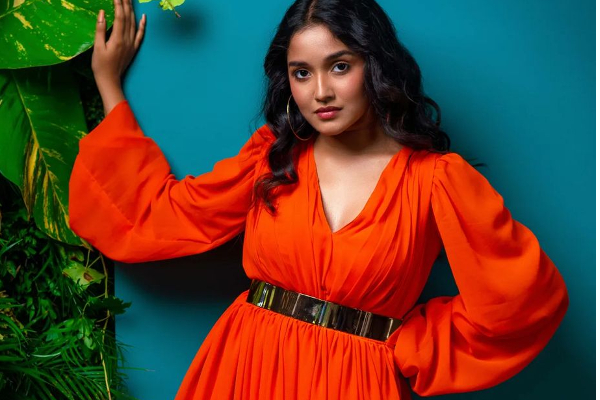 ஹீரோயின் ஆனதும் இப்படி மாறிட்டங்களே !! 18 வயதான அஜித்ரீல் மகள் வெளியிட்ட புகைப்படம் | Anikha Latest Photoshoot After 18Th Age Ajith