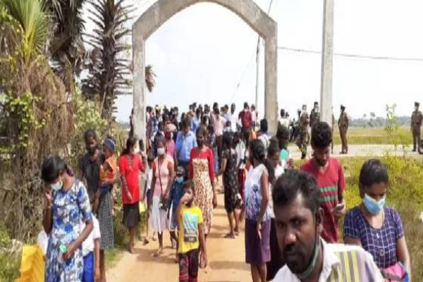 யாழில் குடிநீர் பிரச்சினைக்கு தீர்வுகோரி மக்கள் வீதிமறியல் போராட்டம் | People Protest Drinking Water Problem Jaffna