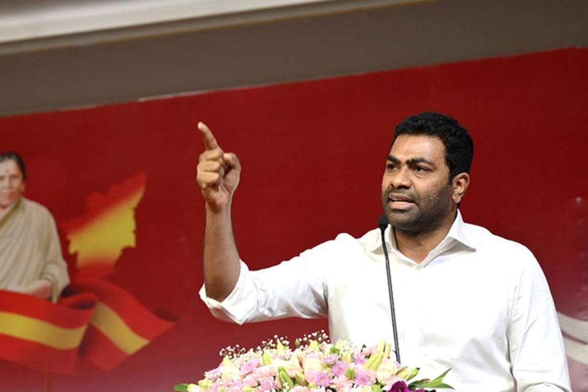 திமுகவிற்கு பயந்து அரசியலில் இருந்து விலகினேனா? காலம் பதில் சொல்லும் - ரஜினிகாந்த் விளக்கம் | Rajinikanth React Aadhav Arjuna Political Comment