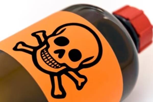 கணவனுடன் சண்டை: மனைவி எடுத்த மோசமான முடிவு | Woman Charged For Allegedly Poisoning Daughter