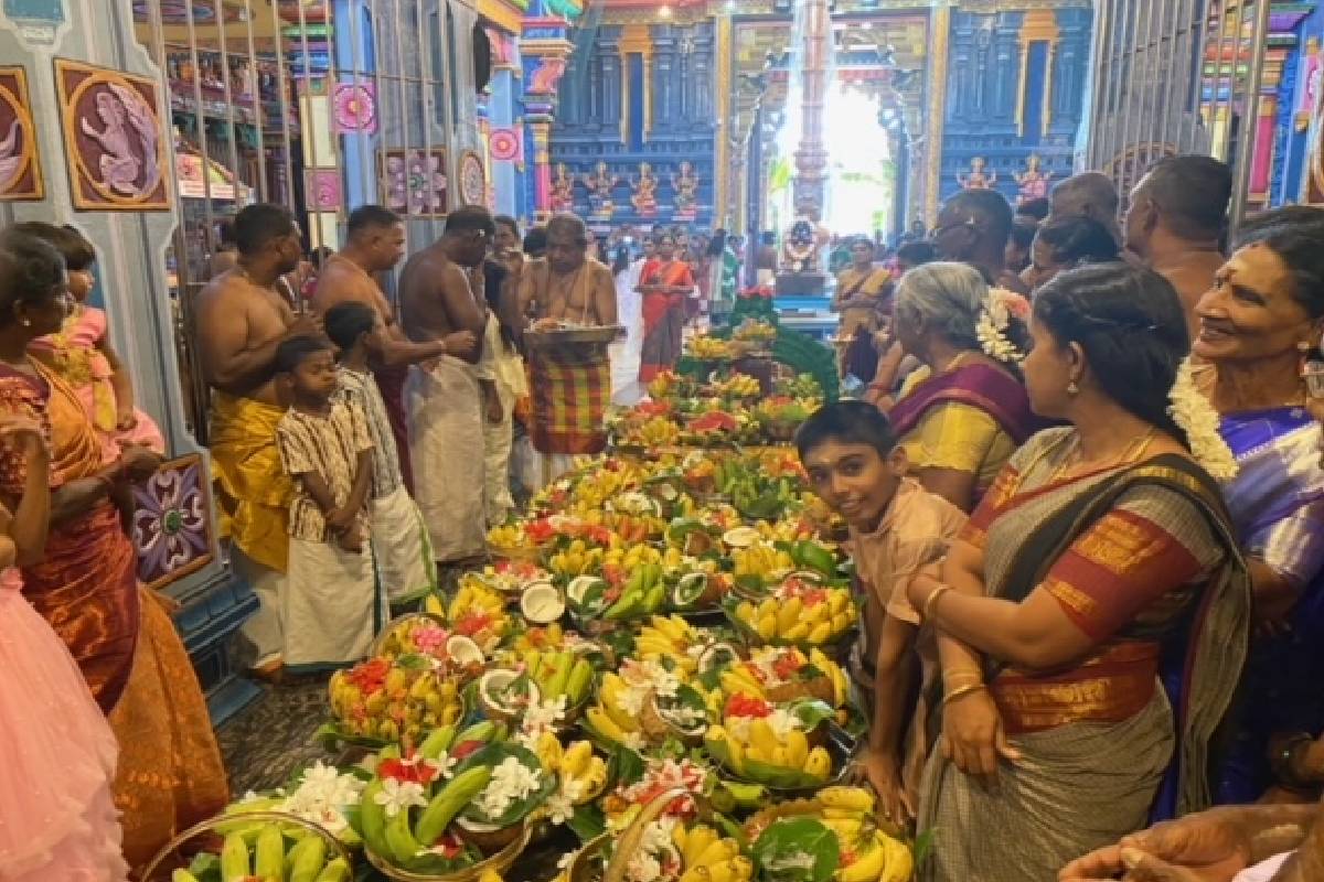 மலர்ந்தது பராபவ சித்திரை புத்தாண்டு ; நாட்டிலுள்ள ஆலயங்களில் விஷேட பூஜை வழிபாடுகள் | Chithirai New Year Pujas And Worships In Temples மலர்ந்தது பராபவ சித்திரை புத்தாண்டு ; நாட்டிலுள்ள ஆலயங்களில் விஷேட பூஜை வழிபாடுகள் | Chithirai New Year Pujas And Worships In Temples