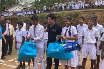 இலங்கை மாணவர்களுக்கு கிரிக்கெட் பயிற்சி வழங்கிய சச்சின் டெண்டுல்கர்!