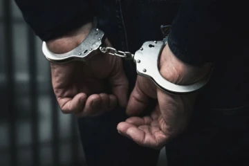 அனுராதபுர சிறை அதிகாரி கைது