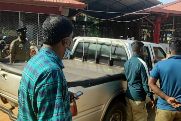 தண்ணீரூற்று பொதுச் சந்தை மீது தாக்குதல் : மூவர் கைது