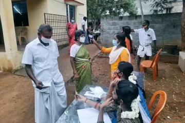 திருச்சி, திருப்பூர், கடலூரில் வாக்குப்பதிவு இயந்திரத்தில் கோளாறு - வாக்குப்பதிவு தாமதம் - மக்கள் அவதி