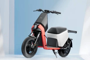 மலிவு விலையில் எலக்ட்ரிக் ஸ்கூட்டரை வெளியிட்ட ஓலா., ஓட்டுநர் உரிமம், பதிவு தேவையில்லை