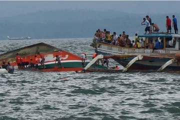 கல்யாணத்திற்கு சென்று திரும்பிய விருந்தினர்கள் - படகு கவிழ்ந்து 106 பேர் பலியான சோகம்!