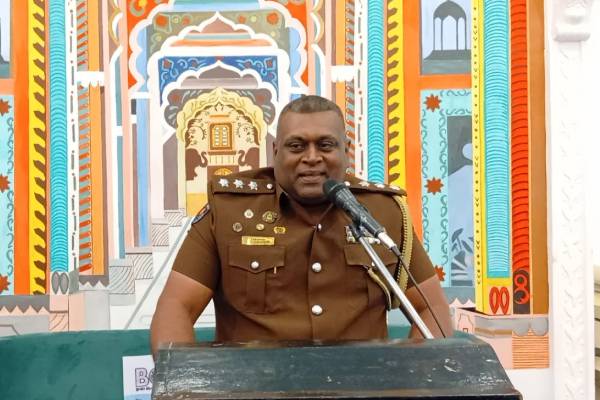 கல்முனை பள்ளிவாசல்களின் உதவியை கோரும் பொலிஸ் நிலைய பொறுப்பதிகாரி! | Kalmunai Mosques