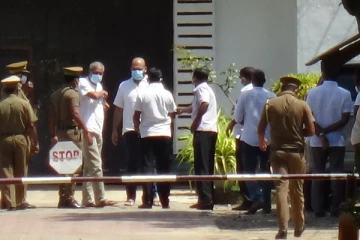 அரசியல் கைதிகளை சந்திக்கச் சென்ற சுமந்திரன்!