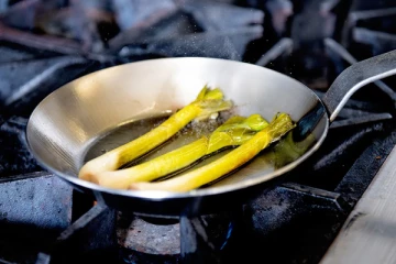 மறந்தும் கூட இந்த பாத்திரங்களில் உணவு சமைக்காதீங்க! உயிருக்கே ஆபத்து