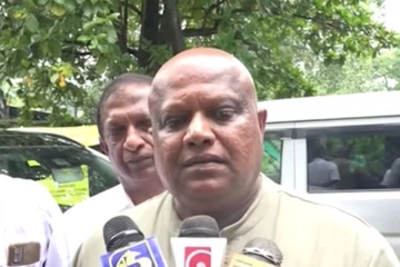 “නඩු ගැන කියලා මන්ත්‍රීවරු බය කරලා සල්ලි ඉල්ලනවලු” - ජගත් විතානගෙන් චෝදනාවක්