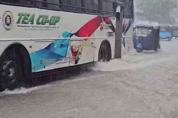 கடும் மழையால் நீரில் மூழ்கியுள்ள காலி நகரின் பல வீதிகள் | Many Streets In Galle City Are Submerged Rains கடும் மழையால் நீரில் மூழ்கியுள்ள காலி நகரின் பல வீதிகள் | Many Streets In Galle City Are Submerged Rains
