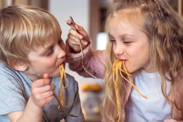 இரவு நேரத்தில் குழந்தைகளுக்கு ஃபாஸ்ட் புட் கொடுக்கும் பெற்றோரா நீங்கள்? இந்த எச்சரிக்கை உங்களுக்குத்தான்