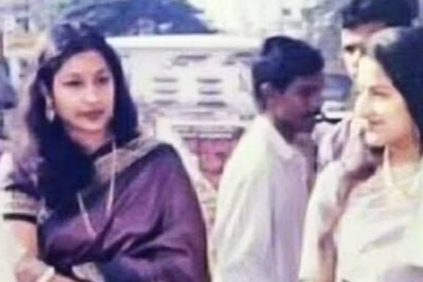 தளபதி விஜய்யின் மச்சினிச்சியை பார்த்துள்ளீர்களா? இதுவரை யாரும் காணாத அரிய புகைப்படம்! | Thalapathy Vijay With His Sister In Law Viral Pic