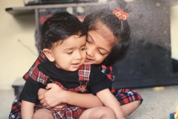 இந்த போட்டோவில் இருப்பது யார் தெரியுமா? தமிழில் முன்னணி நடிகை தான்