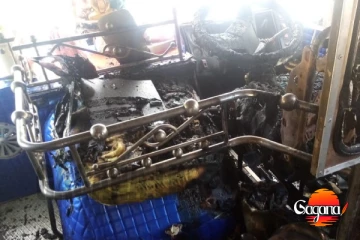 යාපනයේ පෞද්ගලික බස් රථයක් ගිනිගනී