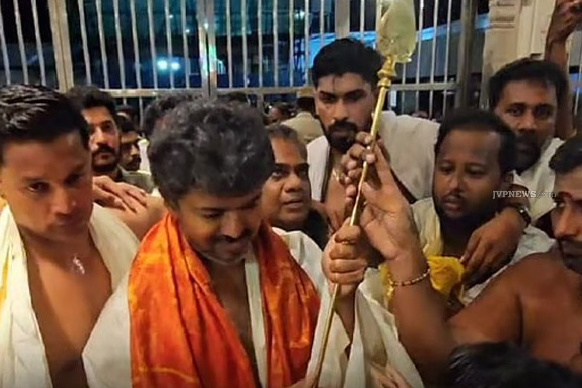 திருச்செந்தூர் முருகன் கோயிலில் த.வெ.க. தலைவர் விஜய் சாமி தரிசனம் | Tvk Vijay Offers Prayers Tiruchendur Murugan