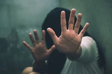 20 வயது மகளுக்கு நஞ்சை பருக்கிய தந்தை