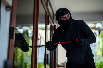 கொழும்பு புறநகர் பகுதியில் வீட்டுகுள் புகுந்த கொள்ளையர்கள் அட்டகாசம்