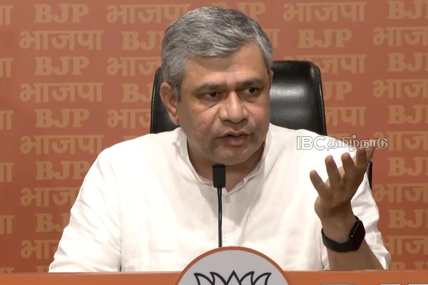 ரயில் விபத்திற்கு காரணமானவர்களை கண்டு பிடித்துவிட்டோம் - அமைச்சர் பரபரப்பு பேட்டி | We Have Found Those Responsible For Train Accident ரயில் விபத்திற்கு காரணமானவர்களை கண்டு பிடித்துவிட்டோம் - அமைச்சர் பரபரப்பு பேட்டி | We Have Found Those Responsible For Train Accident