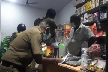 வர்த்தக நிலையங்களில் வவுனியா பொலிசார் திடீர் சோதனை