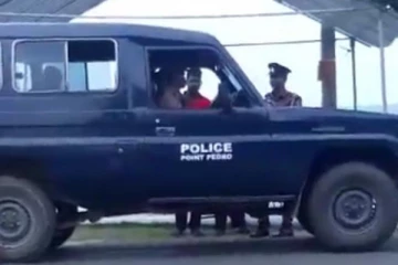 யாழில் பரபரப்பு; பொலிஸ் நிலையம் முன்பாக வாள்வெட்டு!