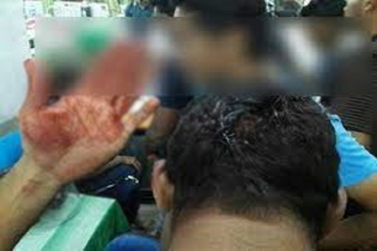 யாழில் மாணவனின் ஆடைகளை களைந்து காணொளி பதிவு செய்து தாக்குதல் | Jaffna Student Stripped Videotaped And Attacked யாழில் மாணவனின் ஆடைகளை களைந்து காணொளி பதிவு செய்து தாக்குதல் | Jaffna Student Stripped Videotaped And Attacked