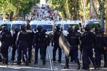 பற்றியெரியும் பிரான்ஸ்... கனடா, பிரித்தானியாவை அடுத்து குடிமக்களுக்கு எச்சரிக்கை விடுத்த நாடு