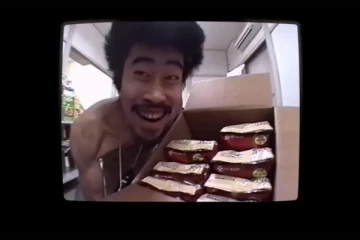 நிர்வாணமாக தனி வீட்டில் 15 மாதம்!! வெறும் நாய் பிஸ்கெட் தான்..அலறவைத்த ரியாலிட்டி ஷோ!!