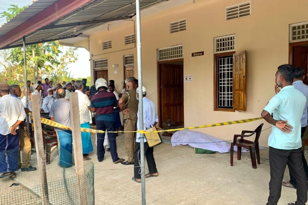பள்ளிவாசல் நிர்வாக தெரிவு கூட்டத்தில் களேபரம்; ஒருவர் பலி மூவர் கைது! (Photos) | Management Option One Killed Three Arrested