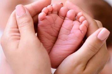 பிறந்த பச்சிளம் குழந்தையை ரூ.50 ஆயிரத்திற்கு விற்ற தாய்