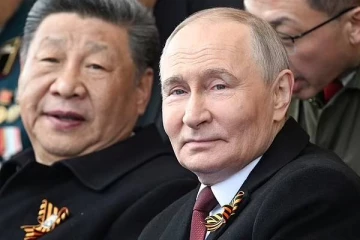 ஒரே மேடையில் புடினுடன் சீனாவின் ஜி ஜின்பிங்... ஓராண்டில் உலகப்போர் வெடிக்கும் என நிபுணர்கள்