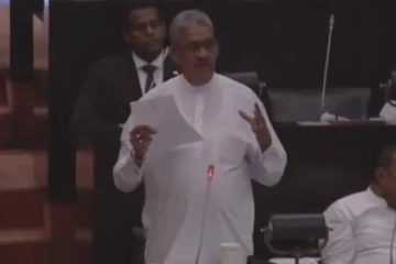 அரசாங்கத்தைப் பொறுப்பேற்க தயாராக இருக்க வேண்டும்! நாடாளுமன்றத்தில் பொன்சேகா தகவல்