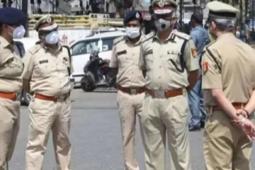 வளர்ப்பு மகளை கழுத்தை நெரித்து கொன்ற பெண் கைது