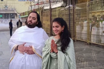 ஆனந்த் அம்பானி வருங்கால மனைவியுடன் திருப்பதியில் சாமி தரிசனம்!