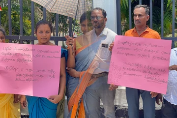 சம்பள உயர்வு கோரி மன்னாரில் போராட்டம்: வீதிக்கிறங்கிய அபிவிருத்தி உத்தியோகத்தர்கள்