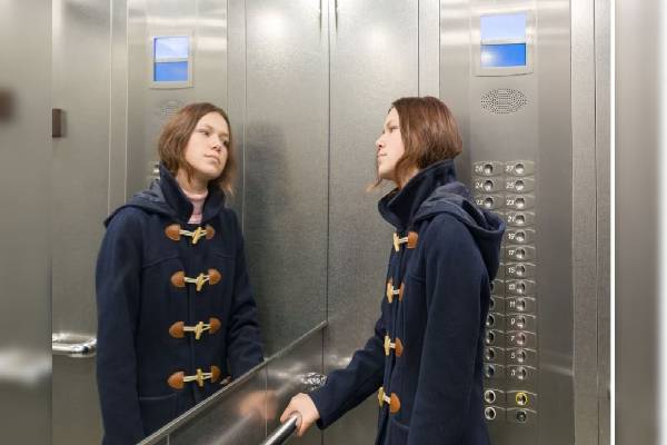 எல்லா லிப்ட்களிலும் கண்ணாடி வைப்பது ஏன்னு தெரியுமா? வியக்க வைக்கும் காரணம்! | Why Do All Lift Have Mirrors Inside Shocking Truth