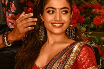 நேஷ்னல் கிரஸ்-க்கே பூவைத்த நடிகர் விஜய்.. வாரிசு படத்தை வெச்சு செய்யும் நெட்டிசன்கள்..