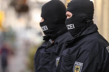 தன்னை விட மூத்த ஆணைக் காதலிப்பதாக நம்பவைக்கப்படும் பெண்கள்: ஜேர்மனியில் நிகழும் ஒரு பயங்கரம்...