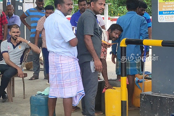 முல்லைத்தீவில் அத்தியாவசிய தேவைகளுக்கு எரிபொருள் விநியோகம் | Fuel Supply For Essential Needs In Mullaithivi
