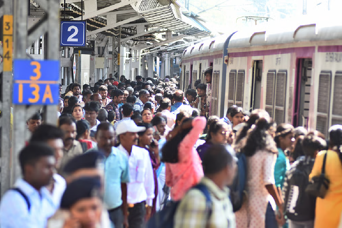 எரிபொருள் விலை உயர்வால் ரயில் பயணிகளின் நிலையில் ஏற்பட்டுள்ள மாற்றம் | Fuel Price Rise Affects Train Passengers