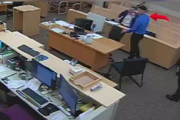 இரட்டை கொலை வழக்கில் சிக்கிய இளைஞர்; கண்ணிமைக்கும் நேரத்தில் தப்பியோட்டம்!