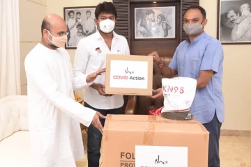 உதயநிதி ஸ்டாலினிடம் மருத்துவ உபகரணங்களை வழங்கிய ஈஷா!