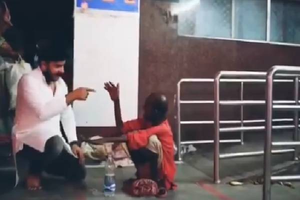 பணக்கார திருமணத்தில் ஆதரவற்றவர்களுக்கு கிடைத்த அங்கீகாரம் - வைரல் காணொளி | Respect For Helpless In Rich Marriage Viral Video