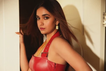 கீர்த்தி சுரேஷின் ட்ரெண்டி லுக்.. லேட்டஸ்ட் ஸ்டில்கள்