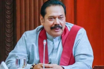 முக்கியமான செய்தி வரவிருக்கிறது! ஆவலுடன் காத்திருக்கும் மகன்