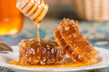 தேன் சாப்பிடுவதால் இவ்வளவு நன்மைகளா! வியக்கவைக்கும் 5 மருத்துவ பலன்கள் இதோ